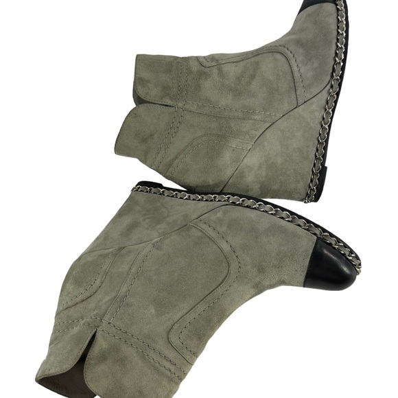CHANEL Grey Suede Chain Trim Ankle Booties Made in Italy Marked as 38 - 8US - Picture 13 of 15